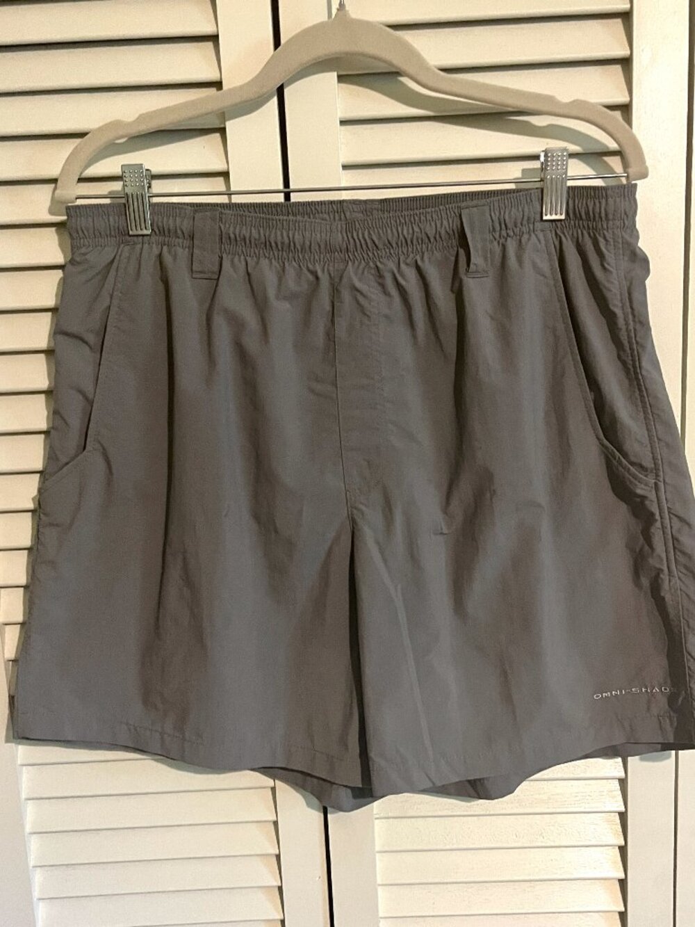 Columbia Omni Shade Shorts * Mens Size Medium * Gray * Mesh Inner Pant * Exc Cnd